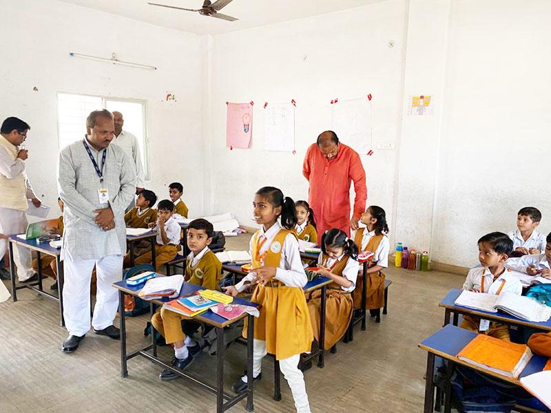 Brahmachari Girish ji, Chairman of Maharishi Vidya Mandir Schools Group has visited MVM Amarpatan.